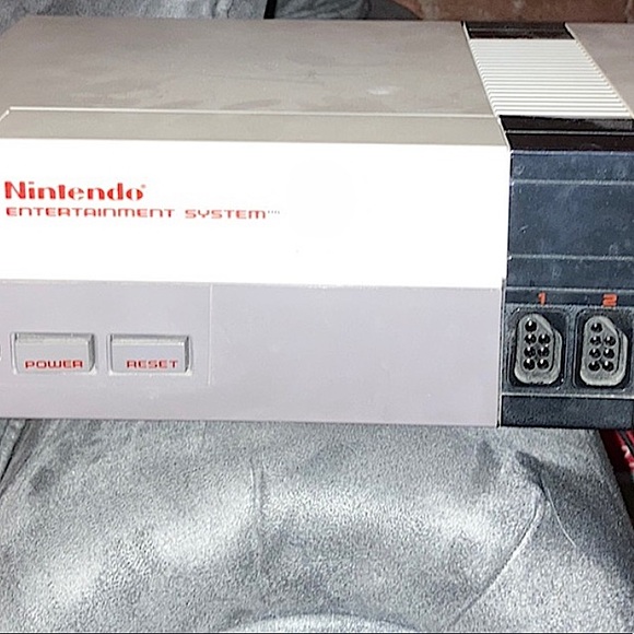 Original 1985 NES Nintendo Console With Games and Accessories All Included! - Picture 7 of 10
